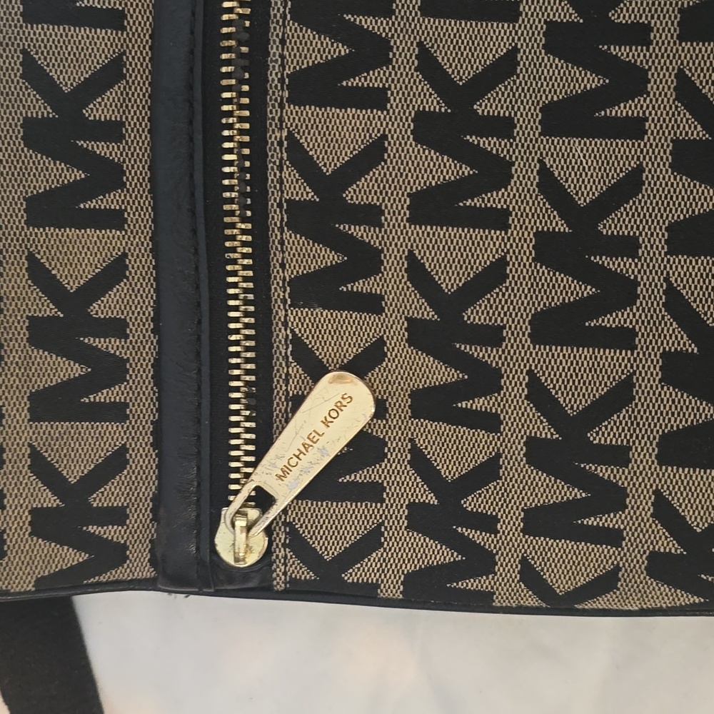 Michael Kors crossbody - Picture 3 of 4